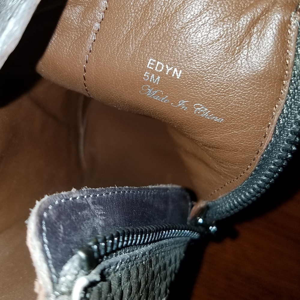 NWOB, Donald J. Pliner Edyn Bootie - Picture 6 of 8